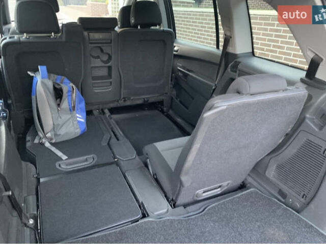 Серый Опель Зафира, объемом двигателя 1.6 л и пробегом 202 тыс. км за 6200 $, фото 1 на Automoto.ua