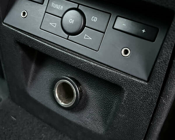 Серый Опель Зафира, объемом двигателя 1.9 л и пробегом 237 тыс. км за 7150 $, фото 13 на Automoto.ua