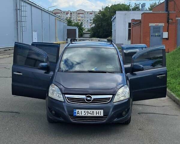 Серый Опель Зафира, объемом двигателя 1.6 л и пробегом 380 тыс. км за 6200 $, фото 3 на Automoto.ua