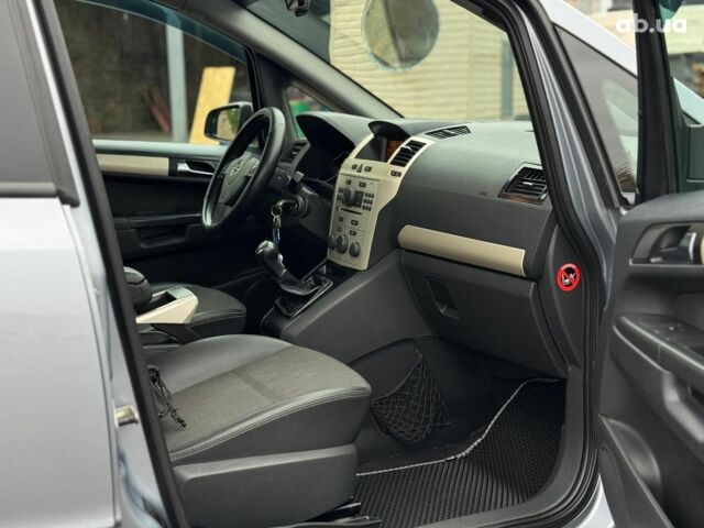 Серый Опель Зафира, объемом двигателя 1.9 л и пробегом 345 тыс. км за 6590 $, фото 39 на Automoto.ua