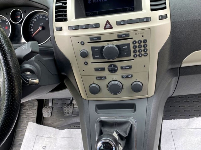 Серый Опель Зафира, объемом двигателя 1.7 л и пробегом 235 тыс. км за 5500 $, фото 6 на Automoto.ua