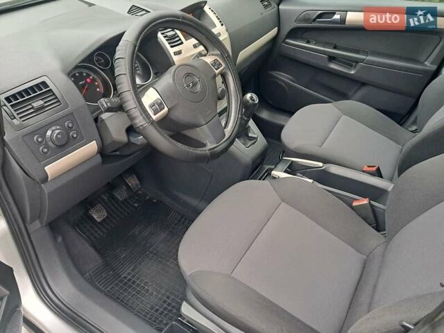 Серый Опель Зафира, объемом двигателя 1.8 л и пробегом 218 тыс. км за 5850 $, фото 63 на Automoto.ua