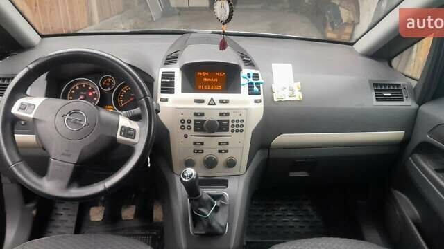 Серый Опель Зафира, объемом двигателя 1.6 л и пробегом 234 тыс. км за 5700 $, фото 6 на Automoto.ua