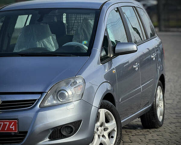 Серый Опель Зафира, объемом двигателя 1.6 л и пробегом 240 тыс. км за 6450 $, фото 2 на Automoto.ua