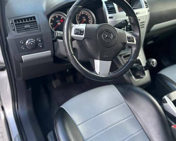 Серый Опель Зафира, объемом двигателя 1.69 л и пробегом 272 тыс. км за 5800 $, фото 10 на Automoto.ua