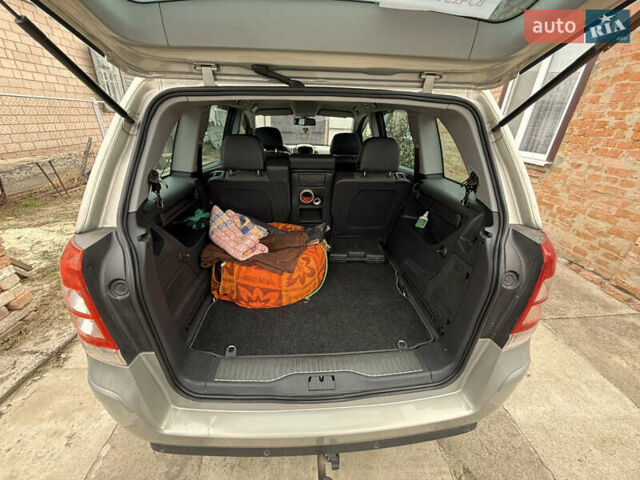 Серый Опель Зафира, объемом двигателя 1.91 л и пробегом 211 тыс. км за 6099 $, фото 5 на Automoto.ua