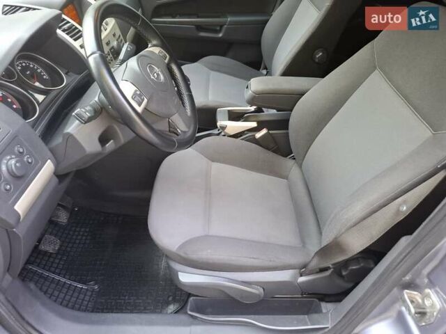 Серый Опель Зафира, объемом двигателя 1.6 л и пробегом 197 тыс. км за 6600 $, фото 20 на Automoto.ua