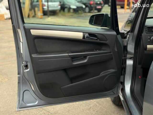 Серый Опель Зафира, объемом двигателя 1.9 л и пробегом 345 тыс. км за 6590 $, фото 16 на Automoto.ua