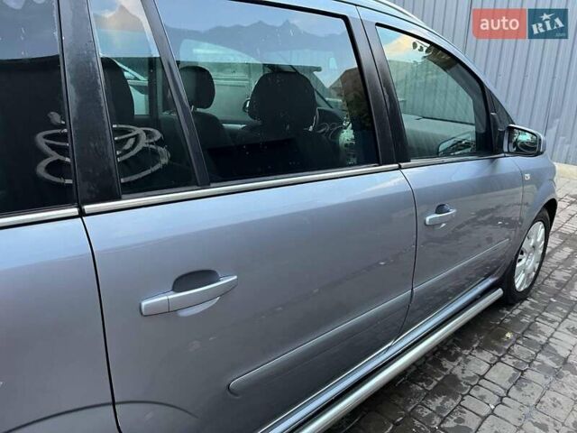 Серый Опель Зафира, объемом двигателя 1.6 л и пробегом 140 тыс. км за 7500 $, фото 9 на Automoto.ua