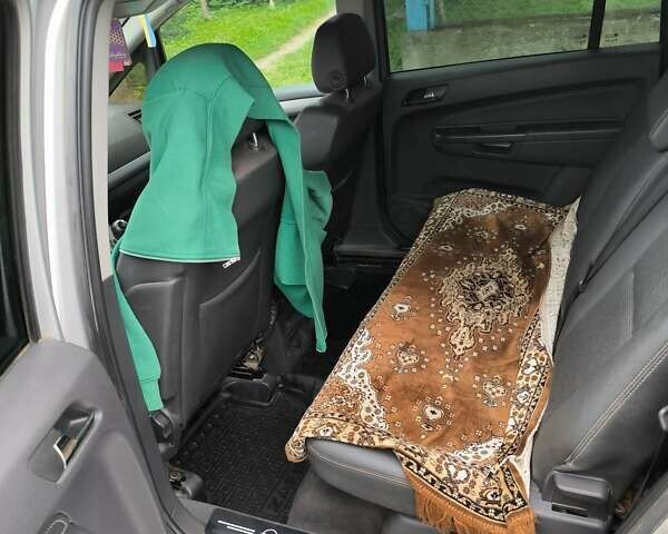 Серый Опель Зафира, объемом двигателя 1.69 л и пробегом 325 тыс. км за 5500 $, фото 2 на Automoto.ua