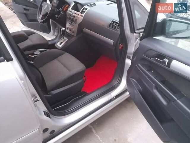 Серый Опель Зафира, объемом двигателя 1.9 л и пробегом 40 тыс. км за 5800 $, фото 11 на Automoto.ua