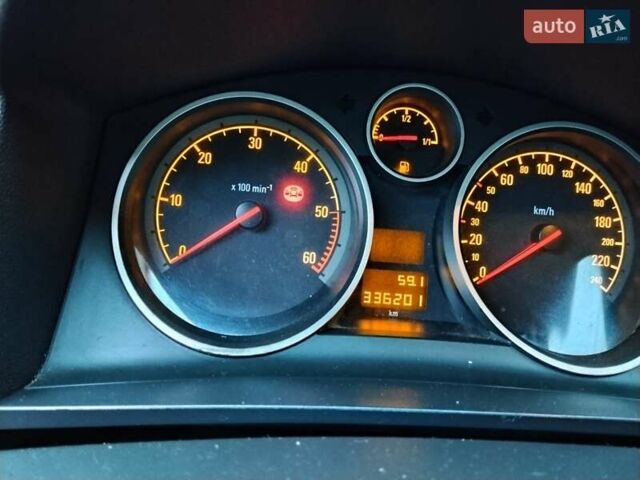 Серый Опель Зафира, объемом двигателя 1.9 л и пробегом 336 тыс. км за 6300 $, фото 6 на Automoto.ua