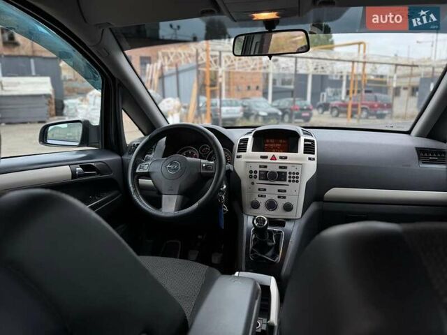 Серый Опель Зафира, объемом двигателя 1.9 л и пробегом 345 тыс. км за 6590 $, фото 32 на Automoto.ua