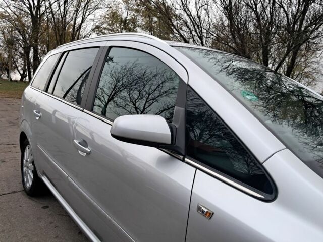 Серый Опель Зафира, объемом двигателя 1.6 л и пробегом 218 тыс. км за 5899 $, фото 22 на Automoto.ua