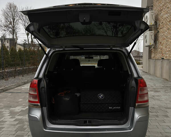 Серый Опель Зафира, объемом двигателя 1.69 л и пробегом 280 тыс. км за 4200 $, фото 32 на Automoto.ua