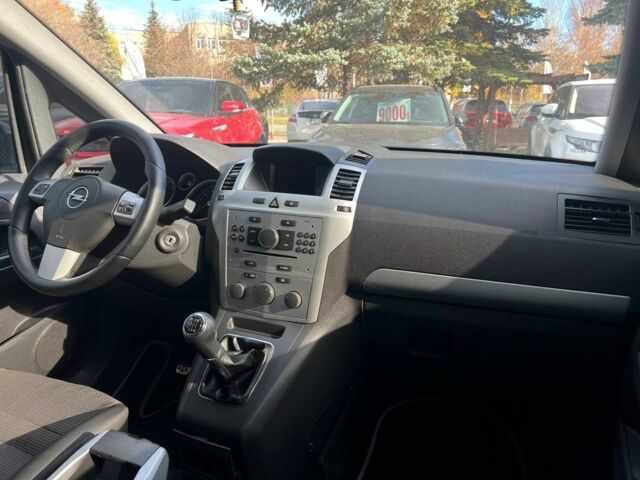 Серый Опель Зафира, объемом двигателя 2.2 л и пробегом 194 тыс. км за 6400 $, фото 15 на Automoto.ua