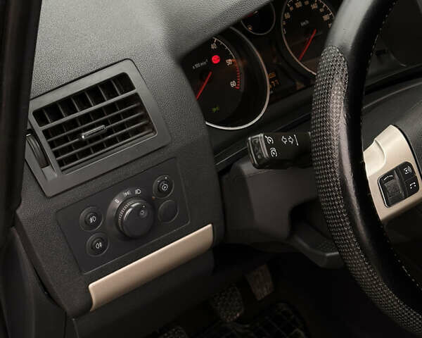 Серый Опель Зафира, объемом двигателя 1.69 л и пробегом 280 тыс. км за 4200 $, фото 22 на Automoto.ua