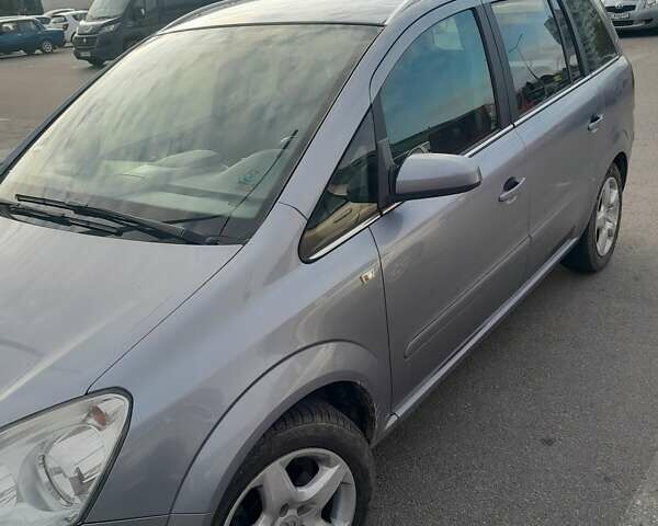 Серый Опель Зафира, объемом двигателя 1.6 л и пробегом 230 тыс. км за 6000 $, фото 3 на Automoto.ua