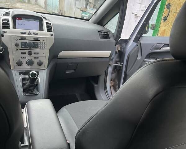 Серый Опель Зафира, объемом двигателя 1.6 л и пробегом 140 тыс. км за 7500 $, фото 21 на Automoto.ua