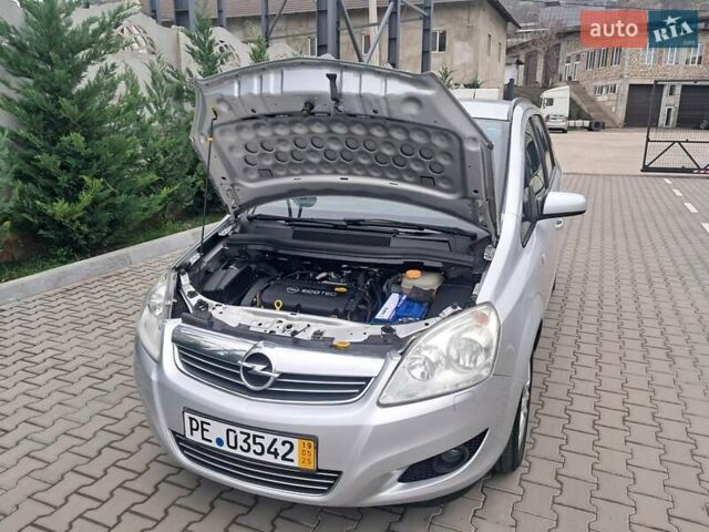 Серый Опель Зафира, объемом двигателя 1.8 л и пробегом 218 тыс. км за 5850 $, фото 75 на Automoto.ua