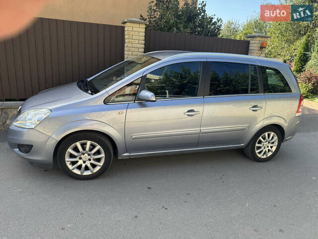 Серый Опель Зафира, объемом двигателя 1.8 л и пробегом 220 тыс. км за 6500 $, фото 1 на Automoto.ua