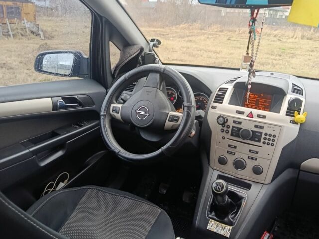 Серый Опель Зафира, объемом двигателя 1.9 л и пробегом 25 тыс. км за 5700 $, фото 6 на Automoto.ua