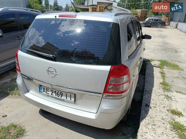 Серый Опель Зафира, объемом двигателя 1.6 л и пробегом 275 тыс. км за 6500 $, фото 4 на Automoto.ua