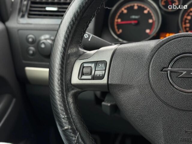 Серый Опель Зафира, объемом двигателя 1.9 л и пробегом 345 тыс. км за 6590 $, фото 26 на Automoto.ua