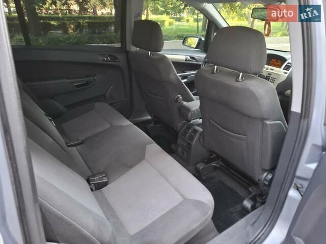 Серый Опель Зафира, объемом двигателя 1.6 л и пробегом 197 тыс. км за 6600 $, фото 21 на Automoto.ua