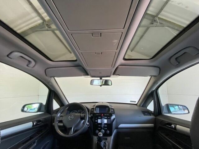 Сірий Опель Зафіра, об'ємом двигуна 0 л та пробігом 280 тис. км за 2600 $, фото 11 на Automoto.ua