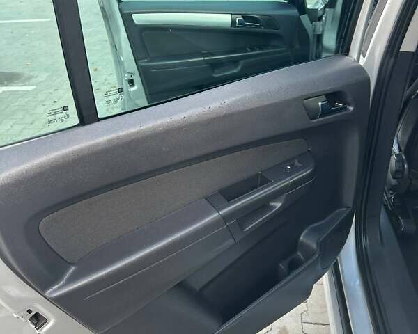 Серый Опель Зафира, объемом двигателя 1.69 л и пробегом 272 тыс. км за 5800 $, фото 2 на Automoto.ua