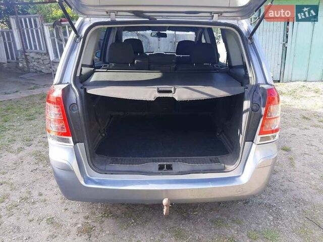 Серый Опель Зафира, объемом двигателя 1.6 л и пробегом 257 тыс. км за 5300 $, фото 15 на Automoto.ua