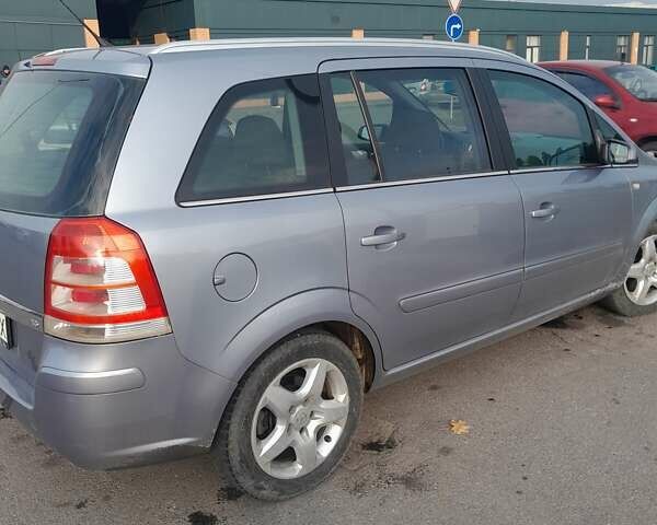 Серый Опель Зафира, объемом двигателя 1.6 л и пробегом 230 тыс. км за 6000 $, фото 6 на Automoto.ua