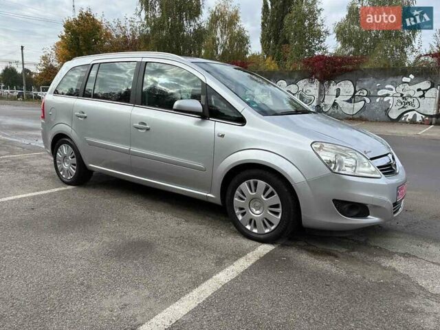 Серый Опель Зафира, объемом двигателя 1.6 л и пробегом 249 тыс. км за 6150 $, фото 5 на Automoto.ua