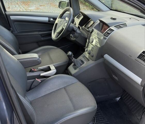 Серый Опель Зафира, объемом двигателя 1.9 л и пробегом 298 тыс. км за 3290 $, фото 8 на Automoto.ua