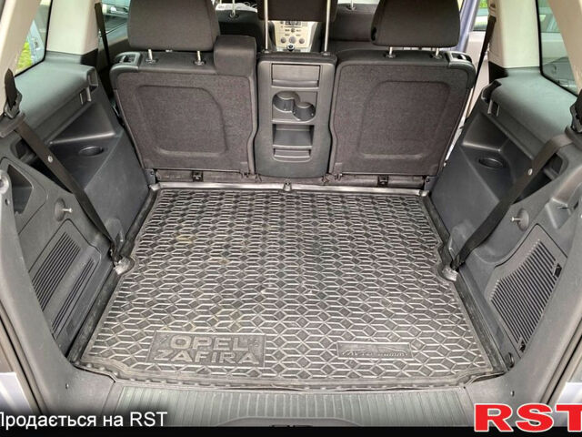 Серый Опель Зафира, объемом двигателя 1.7 л и пробегом 235 тыс. км за 5500 $, фото 8 на Automoto.ua