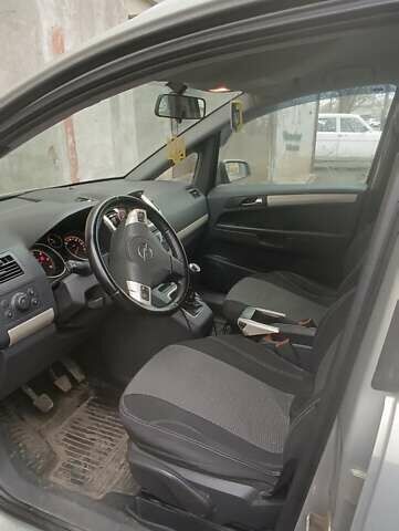 Серый Опель Зафира, объемом двигателя 1.91 л и пробегом 244 тыс. км за 7000 $, фото 3 на Automoto.ua