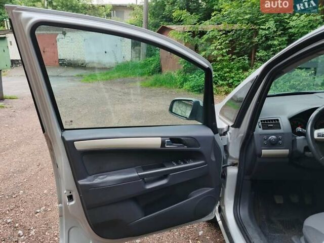 Сірий Опель Зафіра, об'ємом двигуна 1.8 л та пробігом 235 тис. км за 6400 $, фото 24 на Automoto.ua