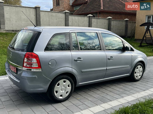 Серый Опель Зафира, объемом двигателя 1.6 л и пробегом 162 тыс. км за 5700 $, фото 30 на Automoto.ua
