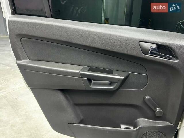 Серый Опель Зафира, объемом двигателя 1.8 л и пробегом 263 тыс. км за 6500 $, фото 9 на Automoto.ua