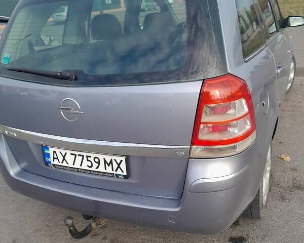 Серый Опель Зафира, объемом двигателя 1.6 л и пробегом 230 тыс. км за 6000 $, фото 5 на Automoto.ua