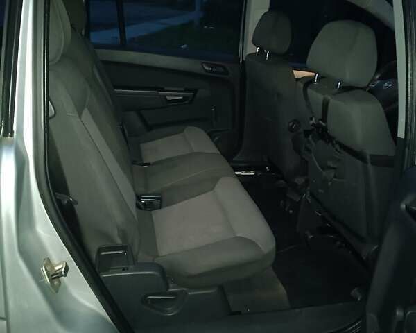 Серый Опель Зафира, объемом двигателя 1.6 л и пробегом 255 тыс. км за 6250 $, фото 6 на Automoto.ua