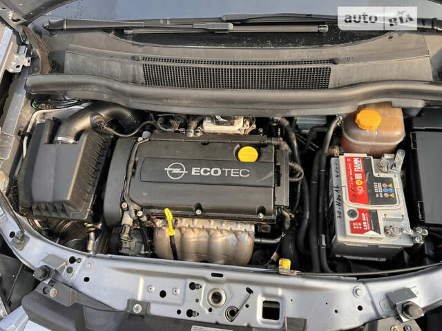 Серый Опель Зафира, объемом двигателя 1.6 л и пробегом 202 тыс. км за 6200 $, фото 17 на Automoto.ua