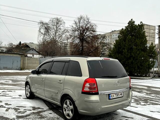 Серый Опель Зафира, объемом двигателя 1.8 л и пробегом 226 тыс. км за 4450 $, фото 6 на Automoto.ua