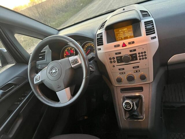 Серый Опель Зафира, объемом двигателя 1.9 л и пробегом 281 тыс. км за 2800 $, фото 13 на Automoto.ua