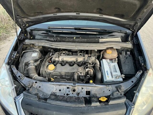 Серый Опель Зафира, объемом двигателя 1.9 л и пробегом 281 тыс. км за 2800 $, фото 14 на Automoto.ua