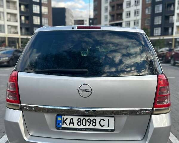 Серый Опель Зафира, объемом двигателя 1.69 л и пробегом 272 тыс. км за 5800 $, фото 11 на Automoto.ua
