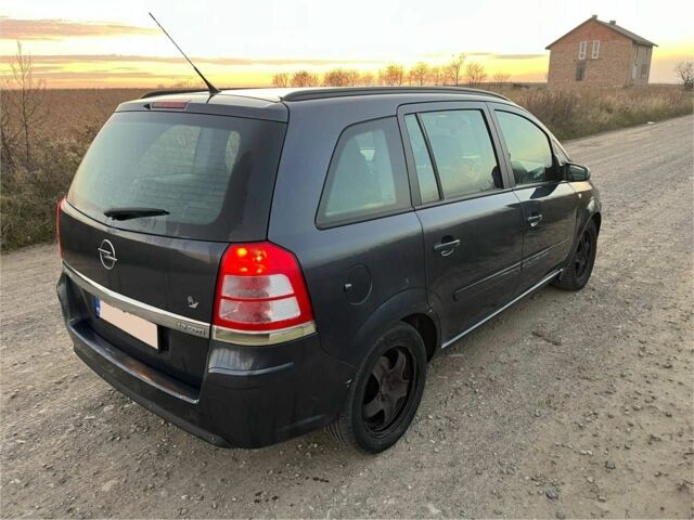 Серый Опель Зафира, объемом двигателя 1.9 л и пробегом 281 тыс. км за 2800 $, фото 4 на Automoto.ua
