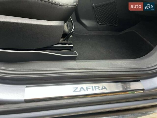 Серый Опель Зафира, объемом двигателя 1.6 л и пробегом 140 тыс. км за 7500 $, фото 23 на Automoto.ua