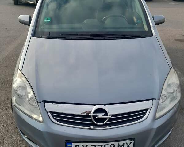 Серый Опель Зафира, объемом двигателя 1.6 л и пробегом 230 тыс. км за 6000 $, фото 7 на Automoto.ua